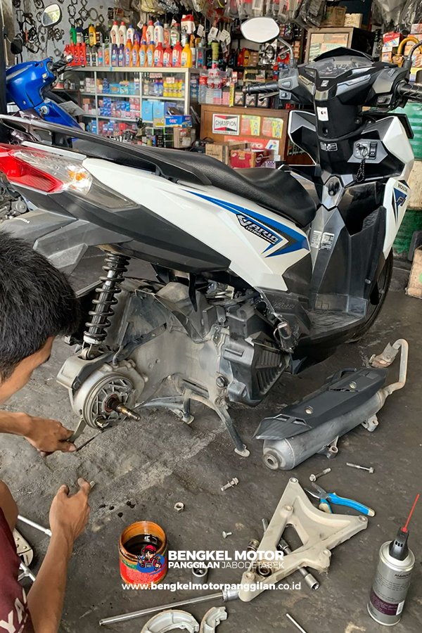 Pelepasan ban belakang Honda Vario