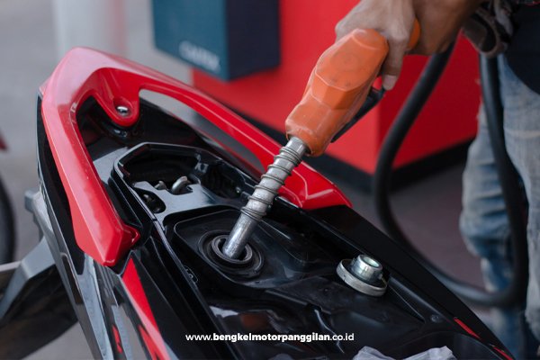 Pemeriksaan sistem bahan bakar motor